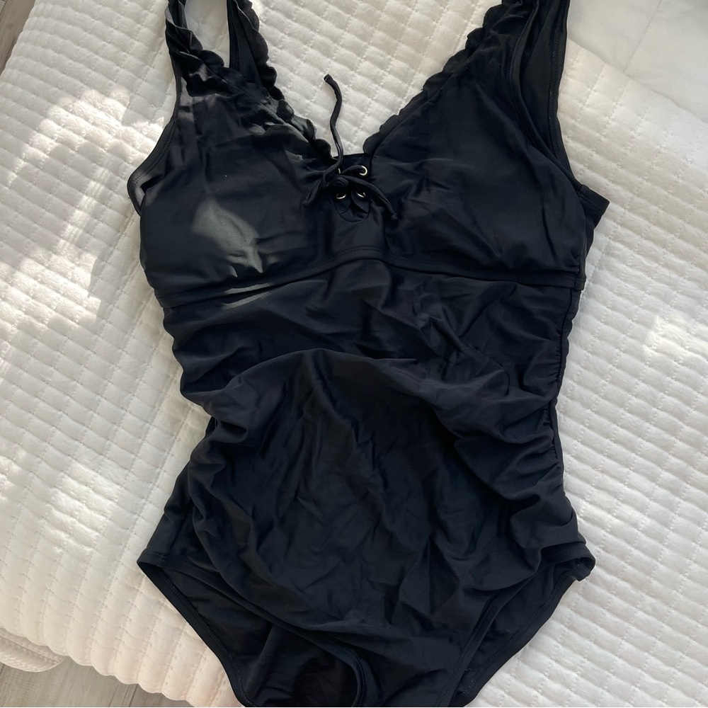 womens Grommet Scallop One Piece Swimsuit